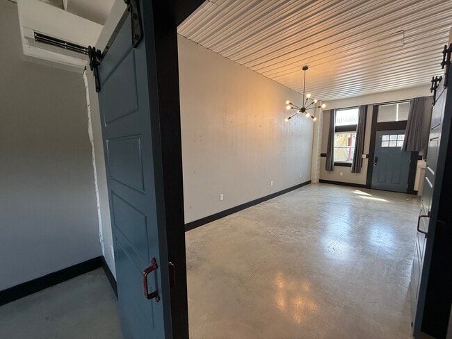 Photo - 475 S Hickory St