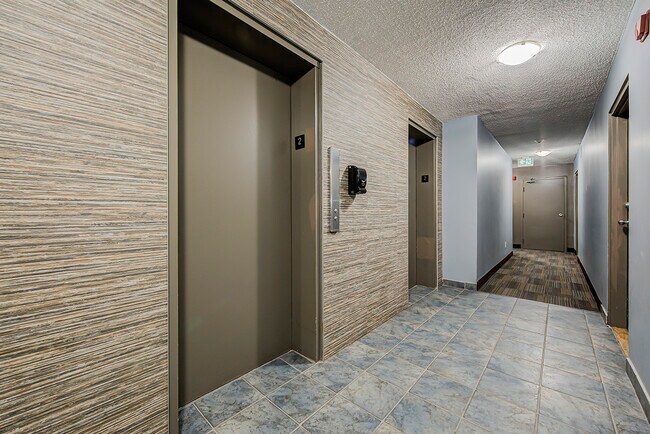 Photo - 90 Adelaide St E