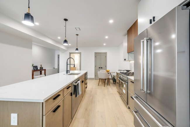 Photo - 566 E 3rd St