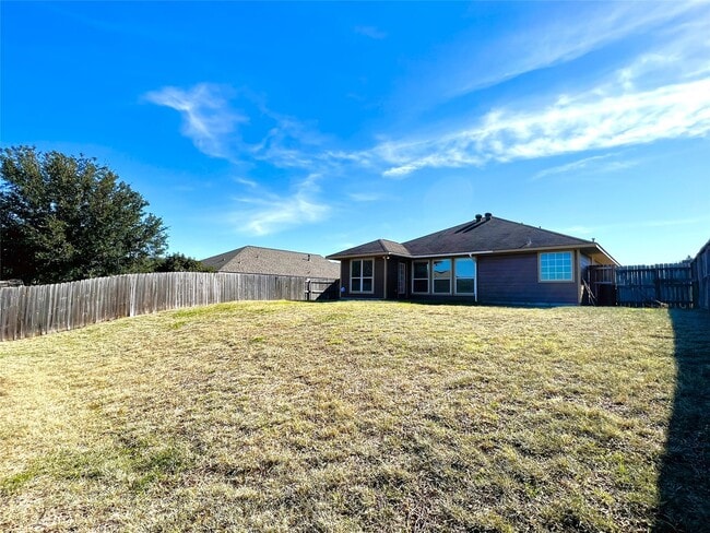 Photo - 407 Laney St