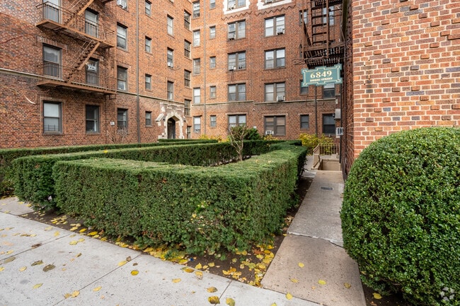 Photo - Chatwick Gardens