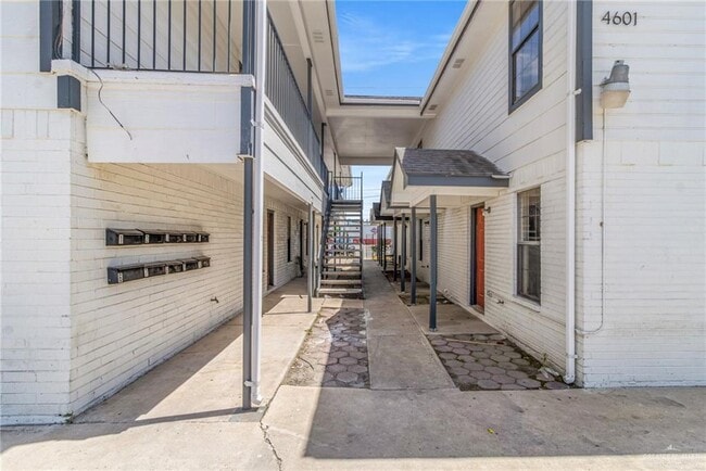 Building Photo - 9 S 24th St Unit 3