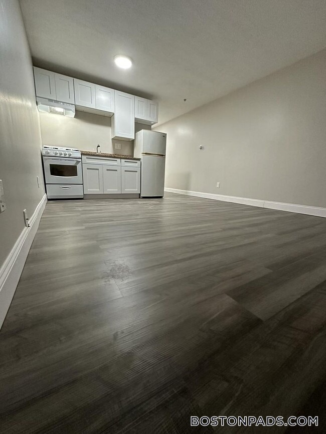 Building Photo - 887 Varnum Ave Rental