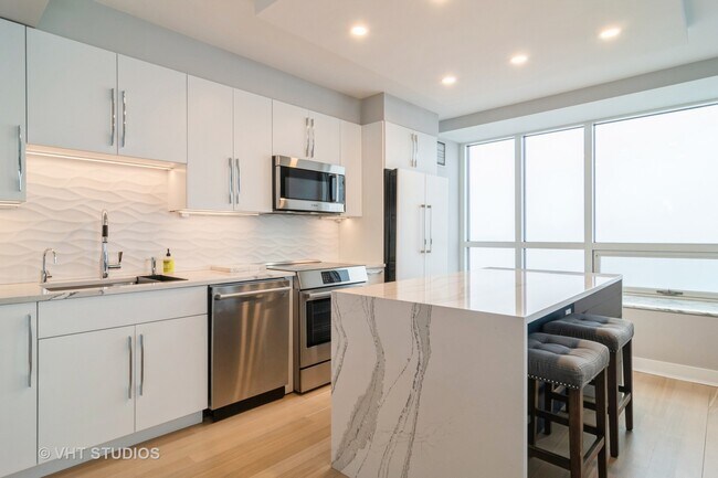 Photo - 512 N McClurg Ct