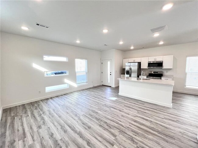 Photo - 841 Reading RR Ln