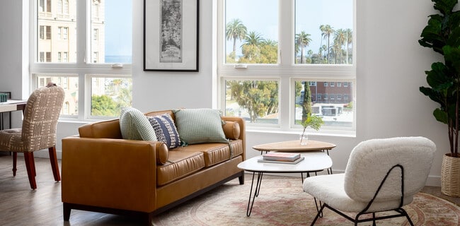 550 Harborfront