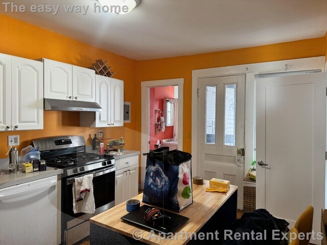 Building Photo - 59 Summer St Unit #3