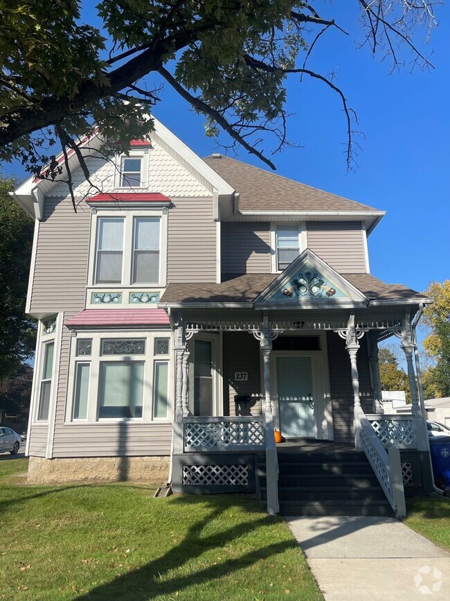 Building Photo - Painted Lady Corner Unit PLC237 Rental