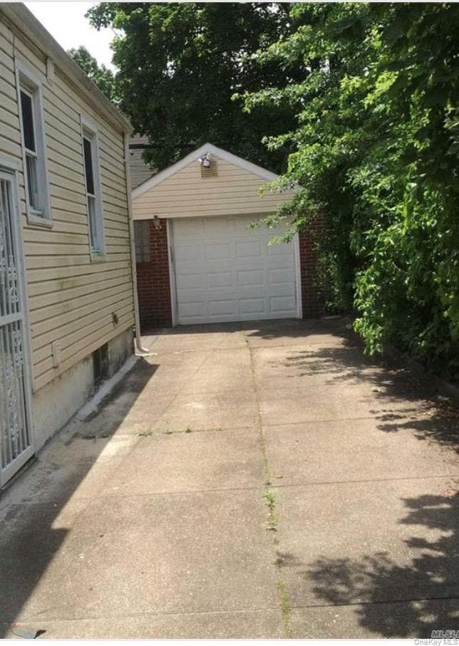 Photo - 76-30 266th St