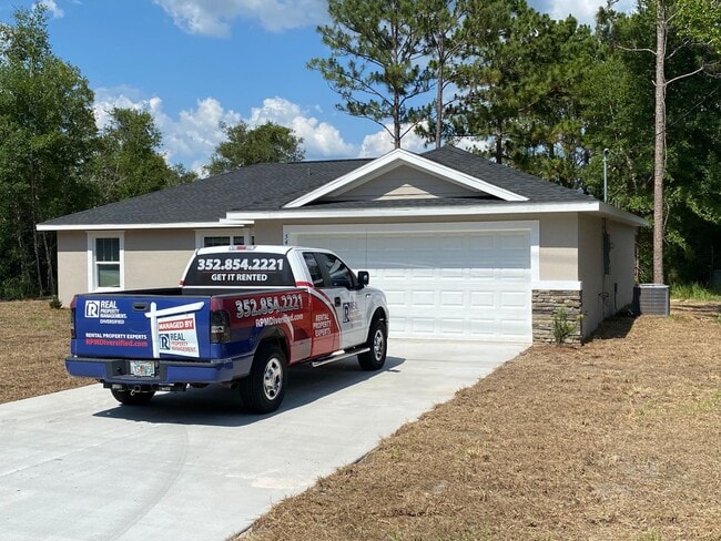 Photo - Custom Home - Desirable SE Ocala Neighborhood 3/2/2 **Won't Last**