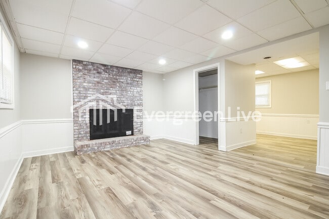 127 Ashdown Dr