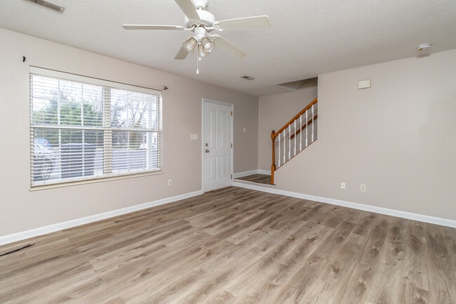 Photo - 836 Duchess Way