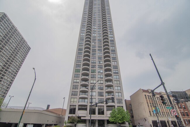 Building Photo - 2020 N Lincoln Park W Unit 22K
