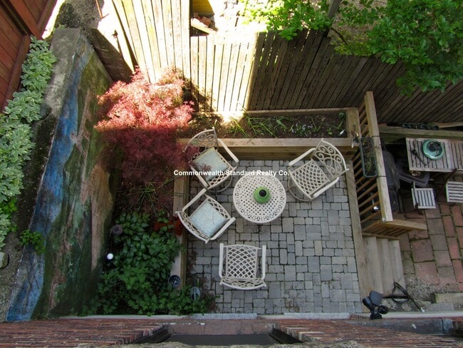 Building Photo - 33 Anderson St Unit A