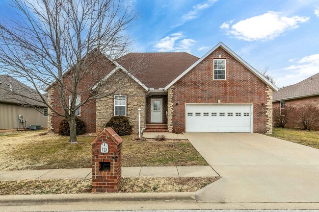 Charming 4 bedroom home available in Nixa - Charming 4 bedroom home available in Nixa