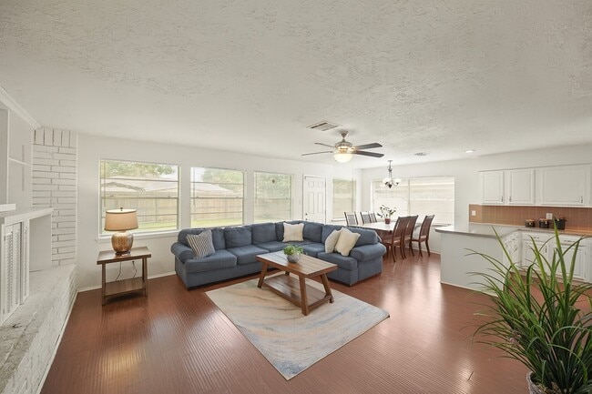 Photo - 411 Pickford Dr