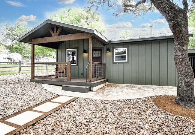 Building Photo - 1302 McAllen Dr Rental