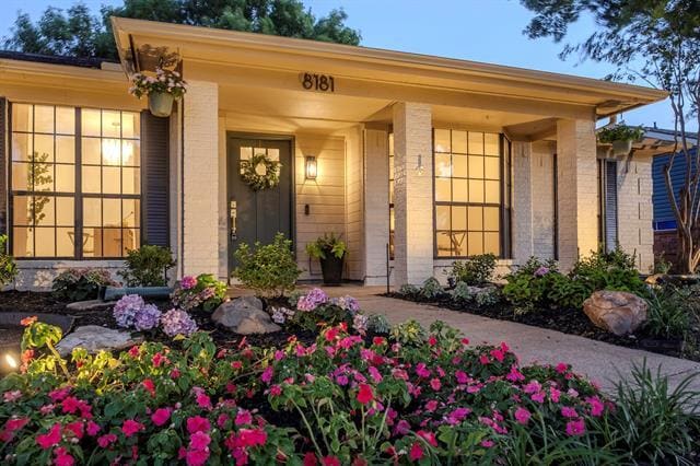 Building Photo - 8181 Willow Creek Dr