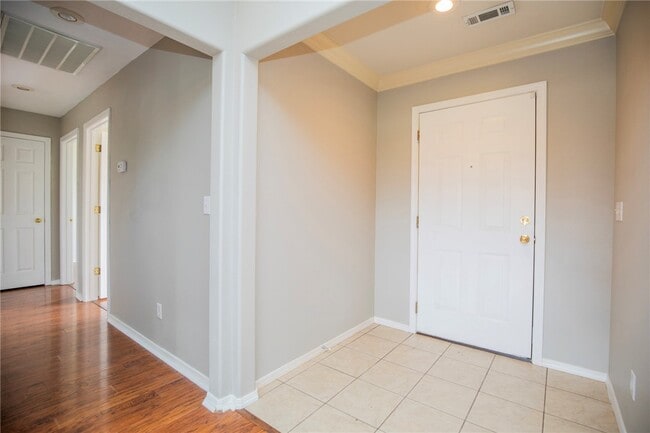 Photo - 902 SW Sandrock Rd