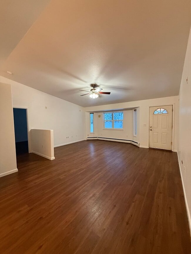 Photo - Home in North Pole / 2 Car Garage / Pet friendly