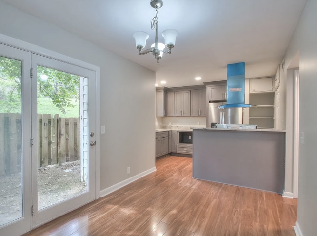 Newly Renovated 3-Bedroom in Hickory Valley Condos, Community Pool and Pet Friendly!