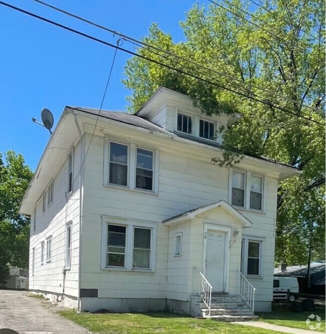 Building Photo - 734 Riverside Dr Rental
