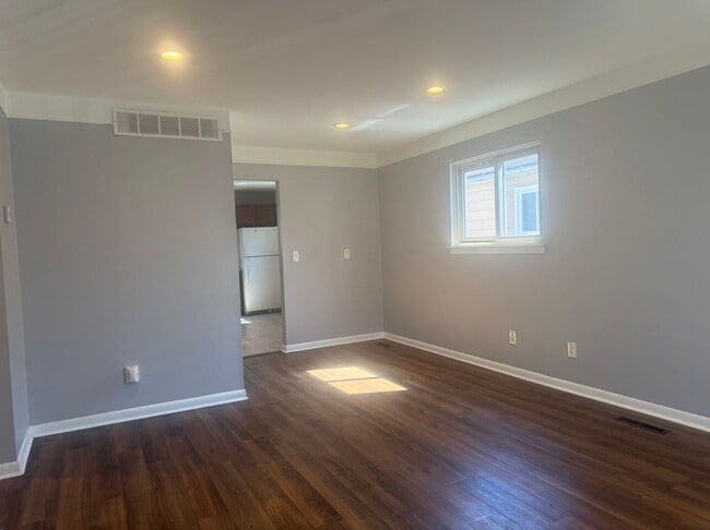 Photo - 4631 Ziegler St