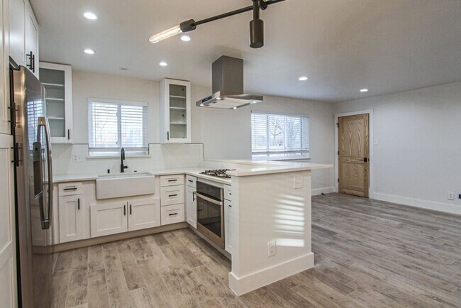 Knoxwood Apartments - Updated Units!