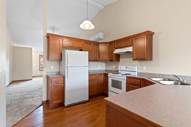 Photo - Perry Creek Townhomes - Midland, MI