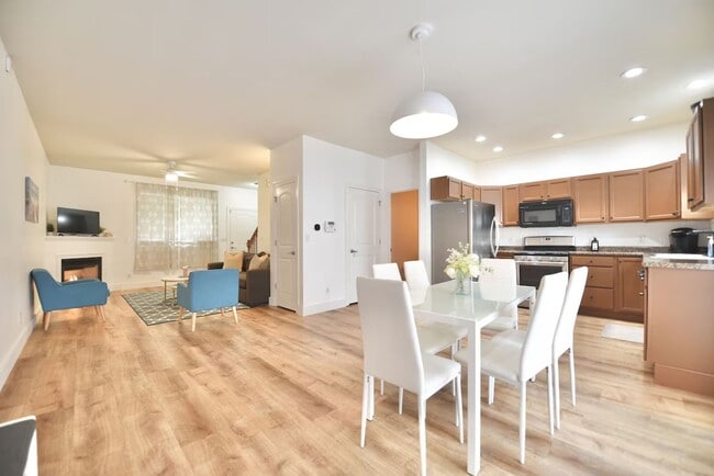 Photo - Charming 3 Bedroom, 2.5 Bathroom Home Fully Furnished in Benton Harbor Close to Lake Michigan and...