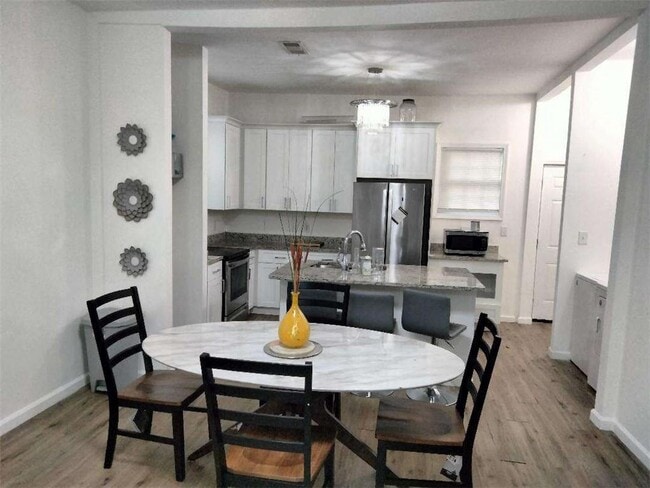 Photo - 929 N Grand Ave NW