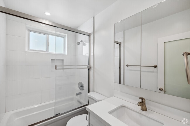 1BR, 1BA - 1,000SF - Bathroom - Sherman Oaks Riviera