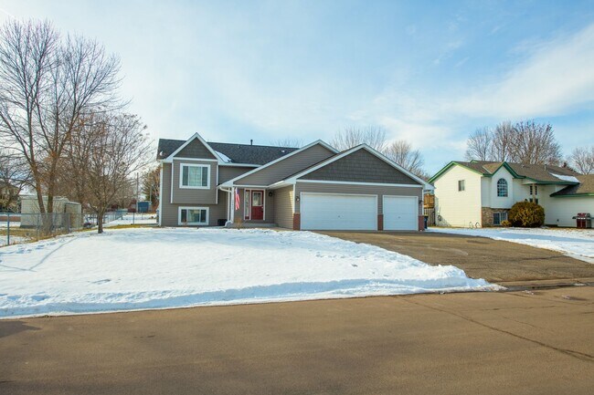 Rare chisago city property for lease in ch... - Rare chisago city property for lease in ch... House