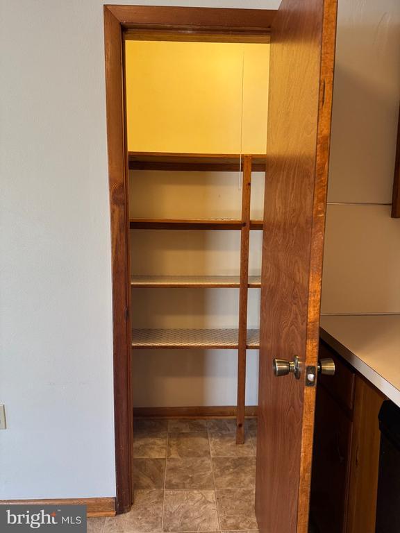 Photo - 1781 Lincoln Way E