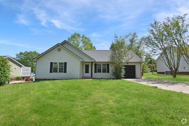 Building Photo - Pet Friendly Three Bedroom! Rental