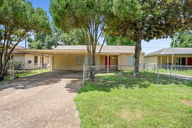 Building Photo - 5511 Shamrock St Rental