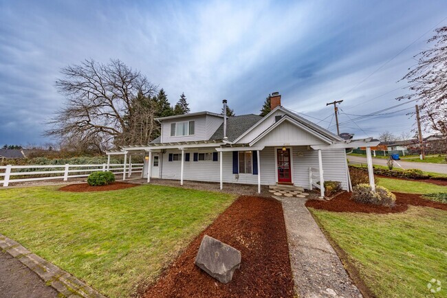 Building Photo - Farm House in Vancouver - Updated with AC