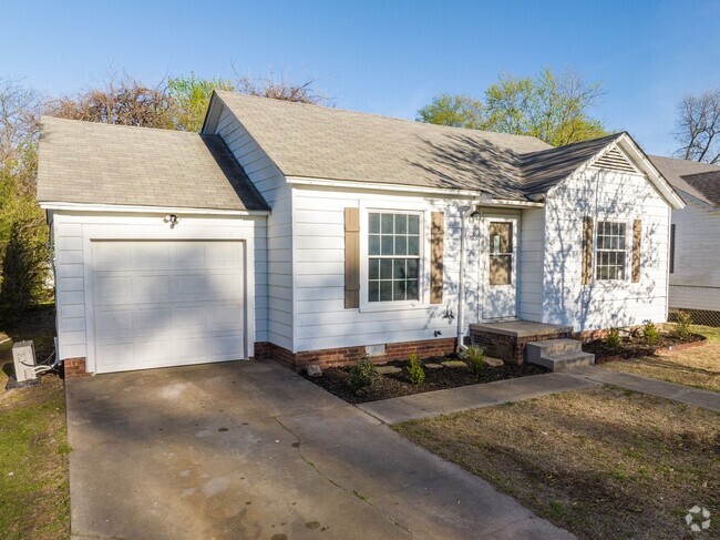 Building Photo - Freshly Updated 3 Bedroom Home