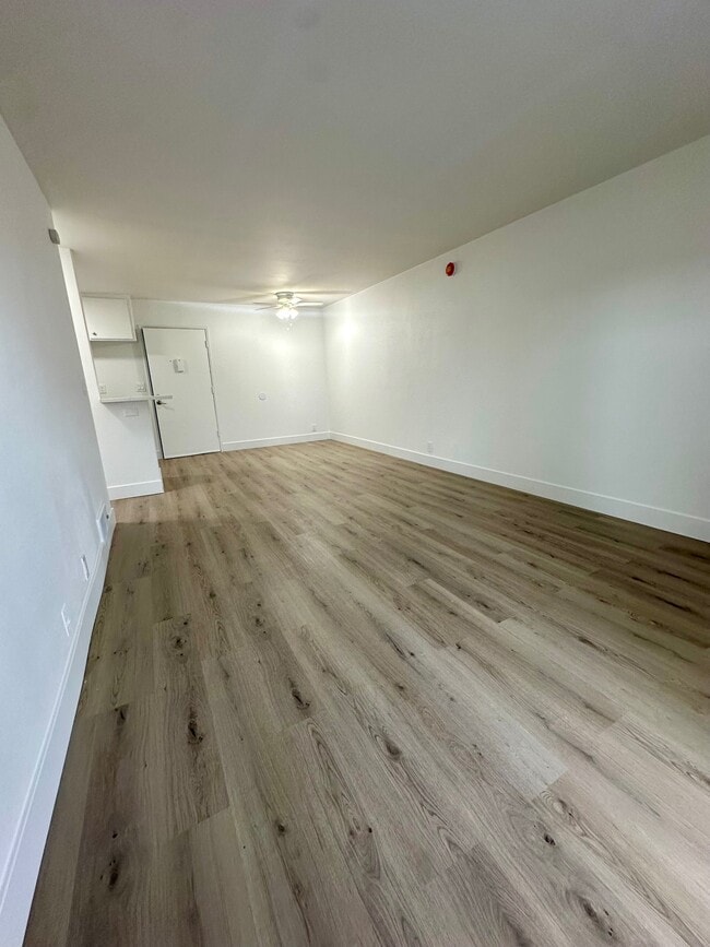 Photo - 18414 Collins St