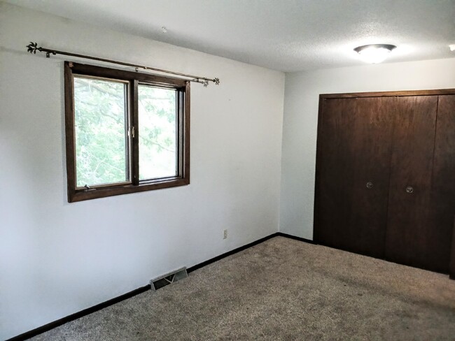 3 Bedroom 2 Bath in Burnsville - 3 Bedroom 2 Bath in Burnsville Apartment