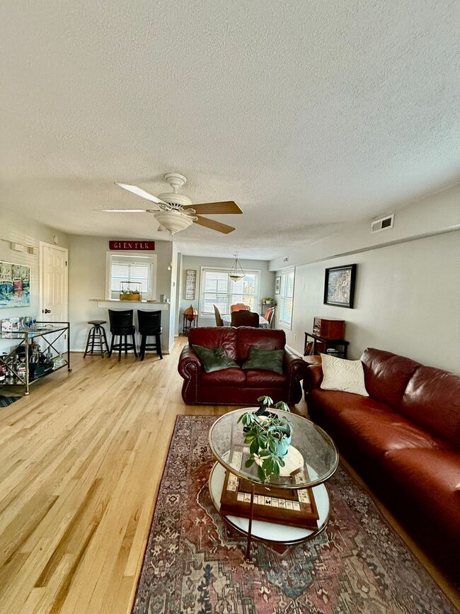 3BD/2.5 Bath End Unit Condo One Block from... - 3BD/2.5 Bath End Unit Condo One Block from...