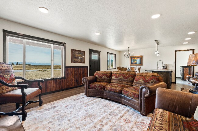 Photo - 327 Commerce Way