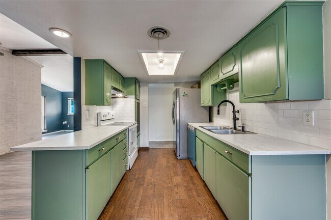 Building Photo - 13815 Stonemoss Dr