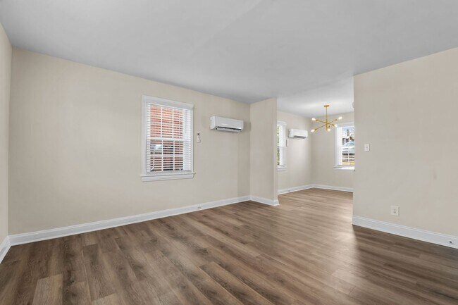 Photo - 906 Clarendon St