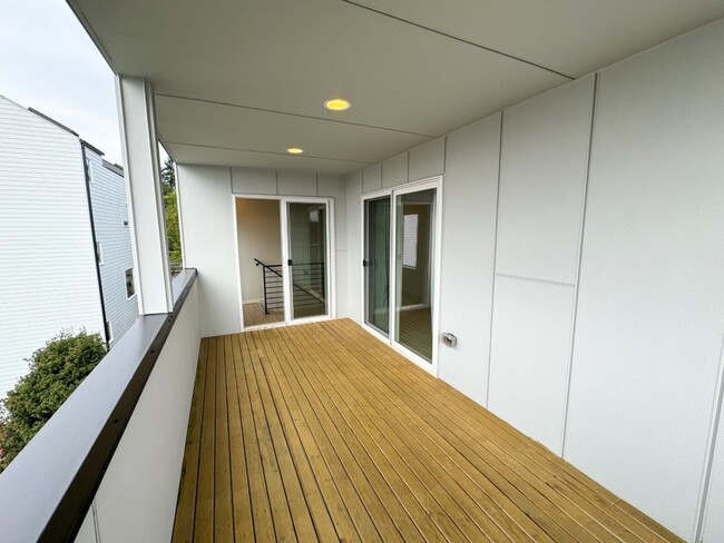 Photo - 3Bd/1.75Ba Seattle Townhouse