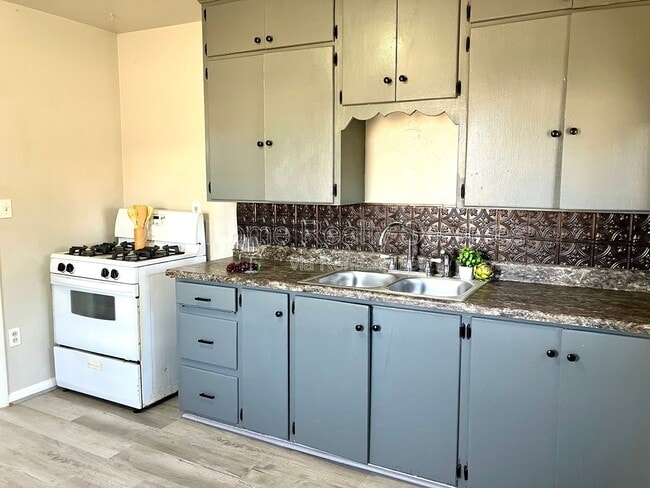 Photo - 137 SE 1st St