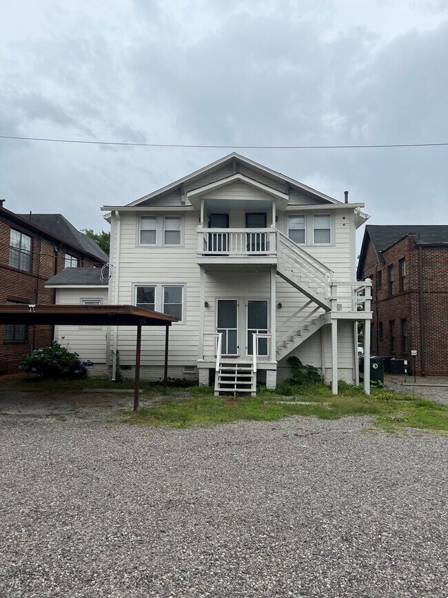 Photo - Nice 1 Bed 1 Bath Unit! Available Fall 2026! Unidad 2