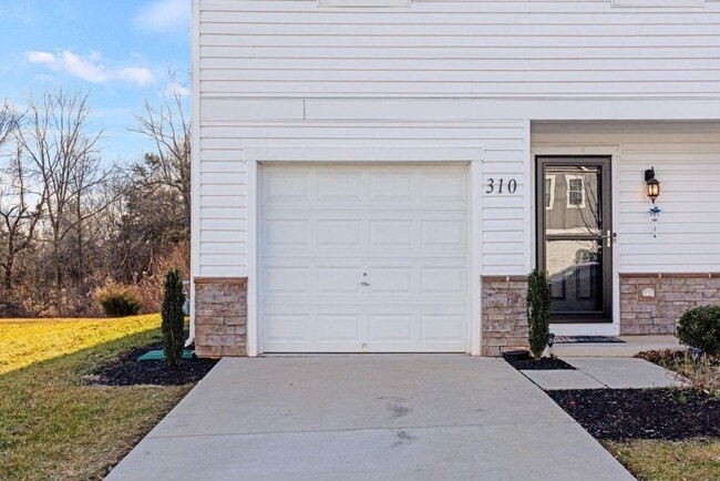 Photo - 310 Maple Run Dr