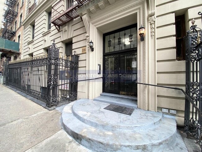 Photo - 235 W 103rd St Unit 4B