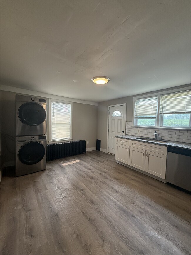Photo - 272 Maple Ave